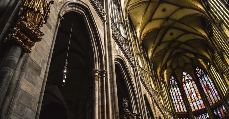 Tour of Prague Castle in italian language ticket included - Explore Prague Castle with an Italian Official Guide and Included Tickets