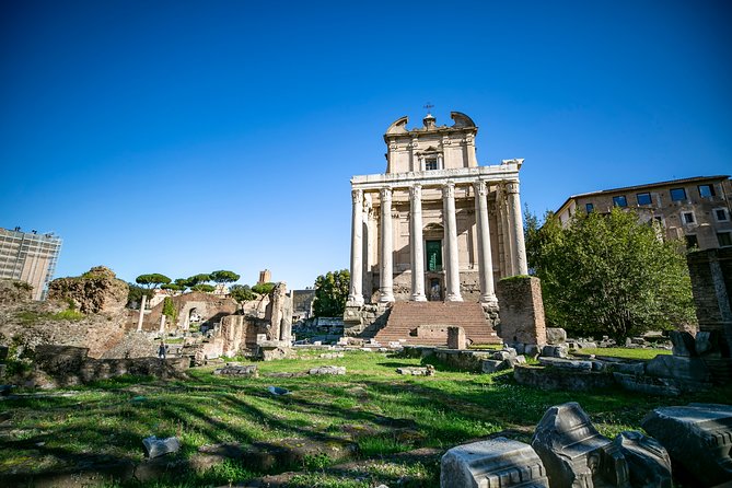 Tour of Rome Colosseum and Forums with Local Guide - Walking Through Palatine Hill: Rome’s Birthplace