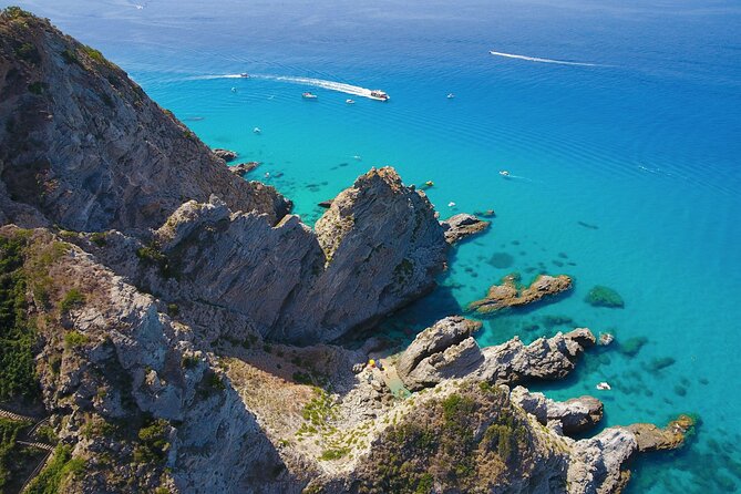 Tour of the Costa degli Dei by boat, 3 hours with aperitif included - Bath Inside the Multi-Colored Grottoes of Skeletro