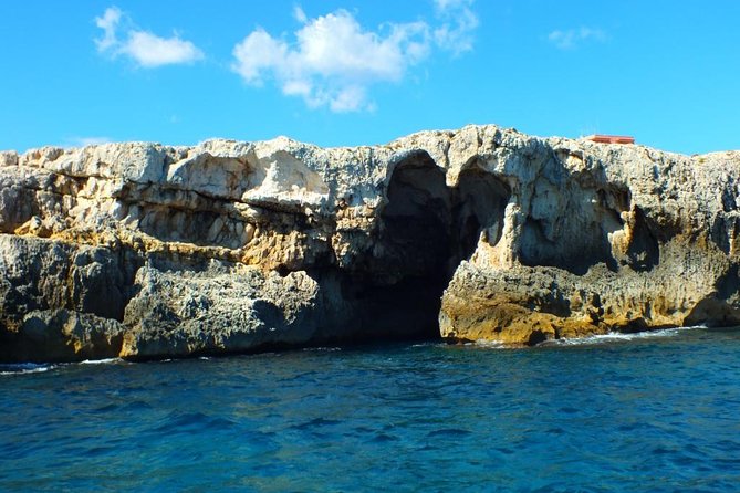 Tour of the island of Ortigia and exploration of sea caves with baths. - The Guide and Crew: Knowledgeable and Friendly