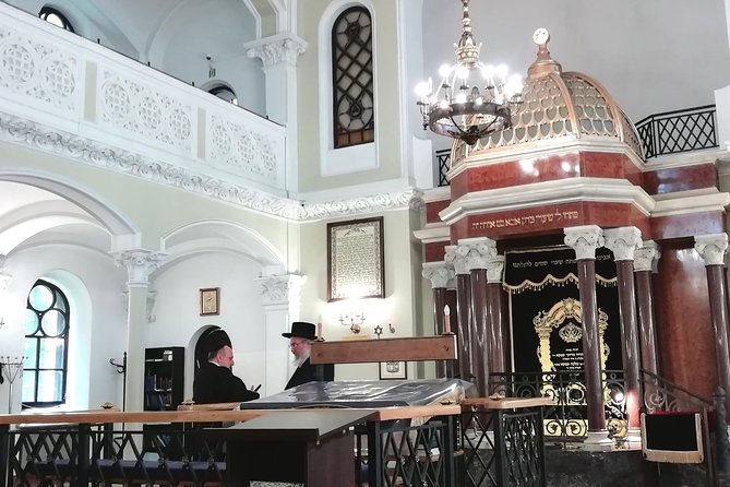 Tour of the Warsaw Ghetto - Exploring the Site of the Nozyk Synagogue