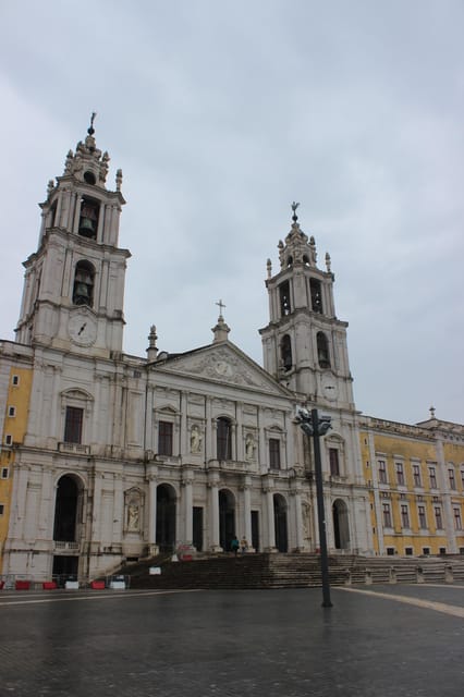 Tour por Mafra, Ericeira, Azenhas do Mar e Cabo da Roca - Exploring the Historic Mafra Palace and Convent