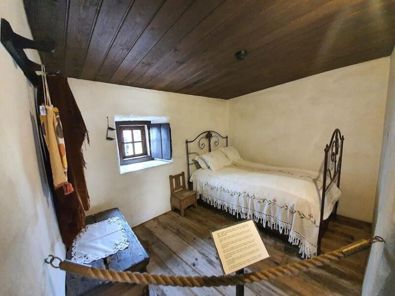 Tour Porto - Fátima | A journey of faith - The Basilica of the Holy Trinity: A Modern Religious Landmark