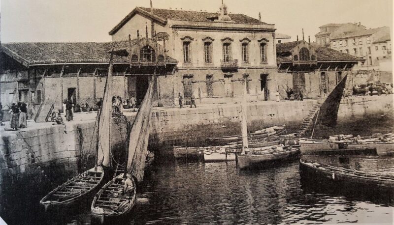 Tour privado por Gijón - The Role of Women in the Old Fish Market and Street Sales