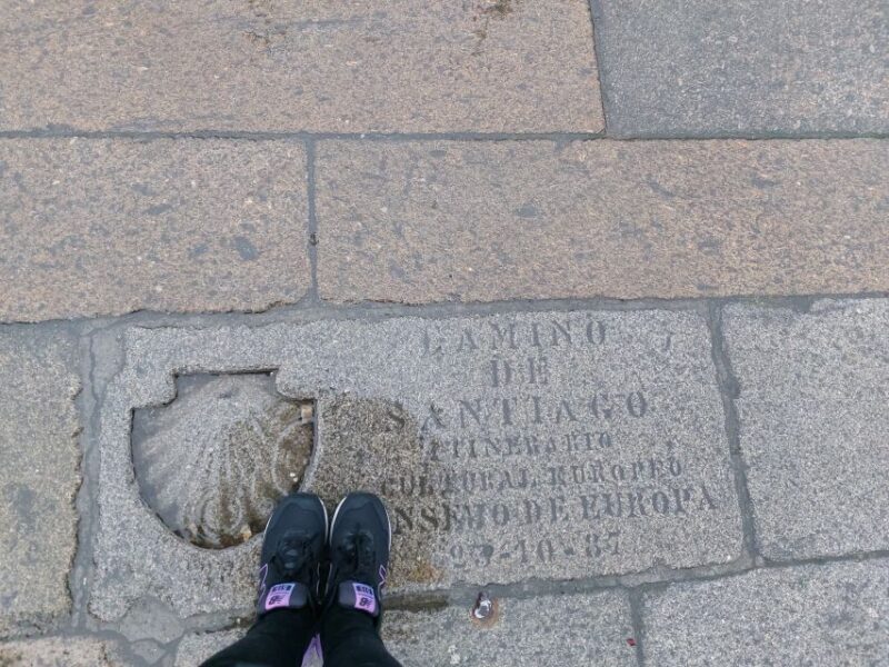 Tour Privado Secretos de Compostela - Visiting Plaza de la Azabachería and Praza da Quintana