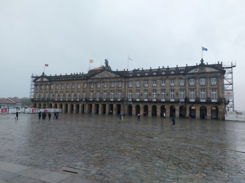Tour Privado Secretos de Compostela - Final Stop at Mercado de Abastos and End at San Félix de Solovio