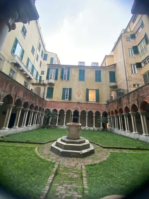 Tour privato centro storico di Genova - Exploring Piazza Raffaele de Ferrari and Its Architectural Highlights
