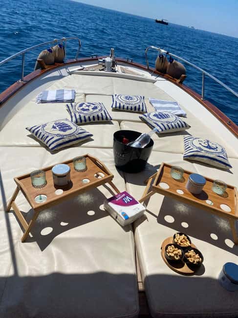 Tour privato in barca da Positano della costiera Amalfitana - The Experience: Ideal for Relaxed, Water-loving Travelers