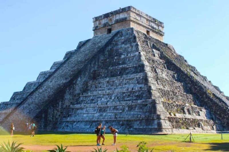 Tour to Chichén Itzá with Lunch and Transportation from Playa, Tulum, and Cancún - Exploring Valladolid’s Colonial Charm in Half an Hour