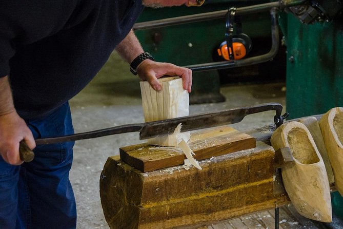 Tour to the Alkmaar Cheese market and Windmills from Amsterdam - Visiting Zaanse Schans: An Authentic Windmill Village