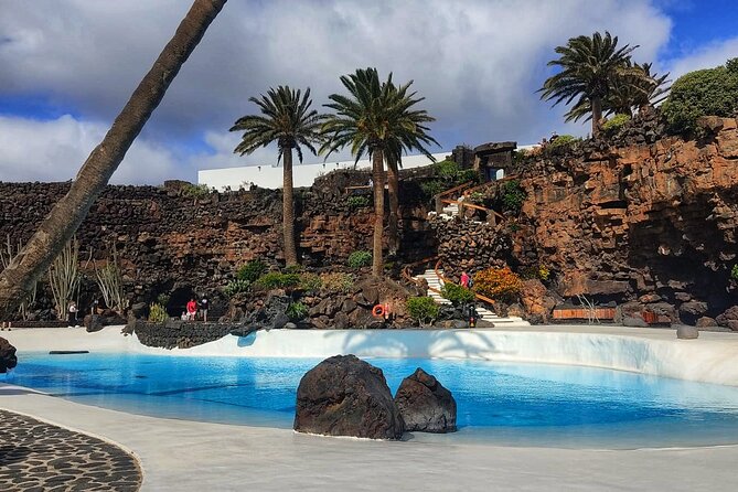 Tour to Timanfaya, Jameos del Agua, Cueva de los Verdes and viewpoint from the cliff - The Enchanting Valley of the Palm Trees and Casa-Museo del Campesino