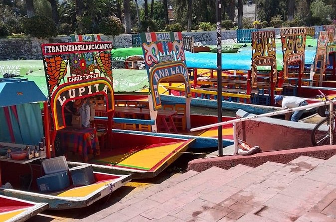 Tour to Xochimilco and Coyoacan and Frida Khalo - Tasting Pulque and Visiting Greenhouses at Xochimilco