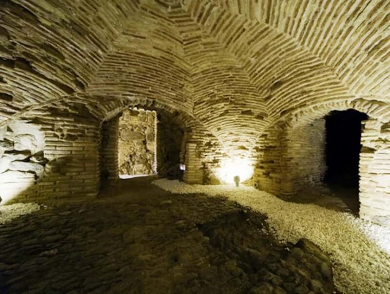 Tour Toledo Subterráneo: Descubre la Historia Oculta - Discovering Toledo’s Hidden Subterranean Passages