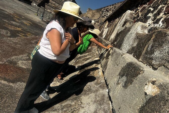 Tour with an expert archaeologist in Teotihuacan - Obsidian Workshop and Pulque Tasting