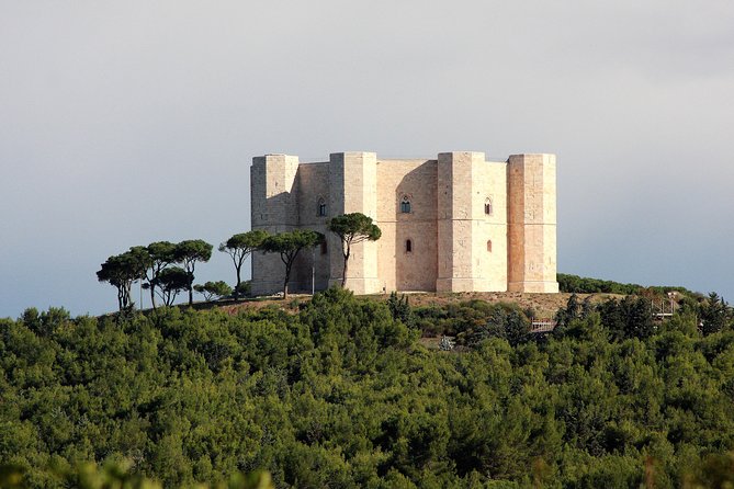 Tour with transfer from Bari to Castel del Monte - Key Points