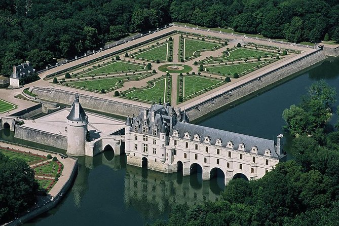 Touraine-Chenonceau private tour - Savoring a Wine-Tasting Lunch in Montrichard