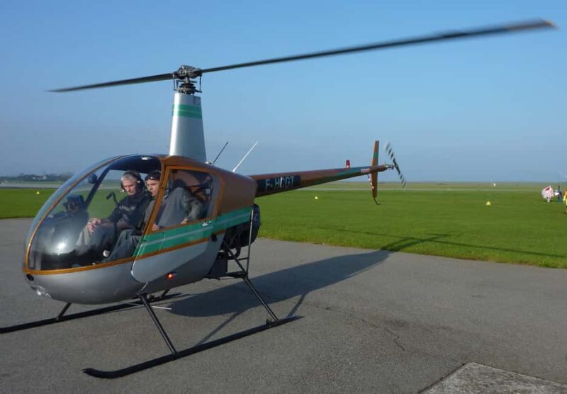 Toussus le Noble: 30 minutes Helicopter Flying Lesson - Learning to Pilot a Robinson R22