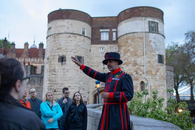 Tower of London After Hours with Beefeater & Keys Ceremony - The Experience for History and Ghost Enthusiasts