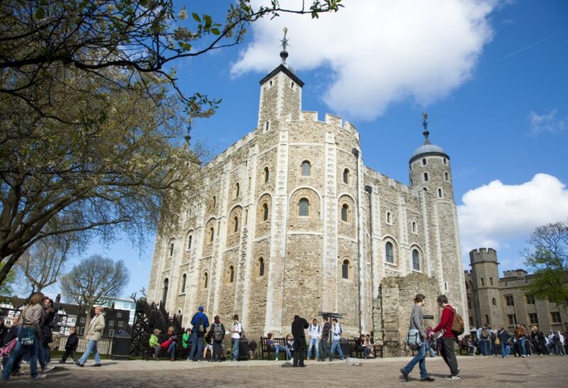Tower of London Early Access & Beefeater Opening Ceremony - Practical Details: Meeting Point, Group Size, and Duration