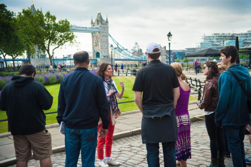 Tower of London Early Access & Beefeater Opening Ceremony - Guides Known for Knowledge and Personality