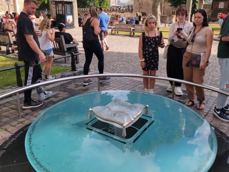 Tower of London: Early Access with Crown Jewels & Beefeaters - Comparing This Tour with Other Options