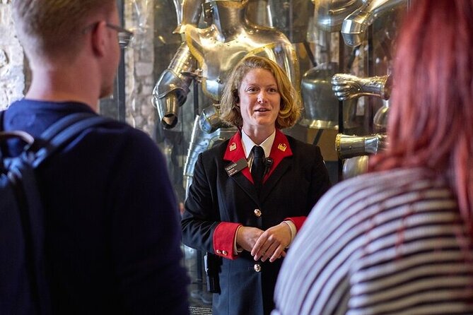 Tower of London Guided Tour with Beefeater Meet & Crown Jewels - Introduction to the Tower of London Guided Tour