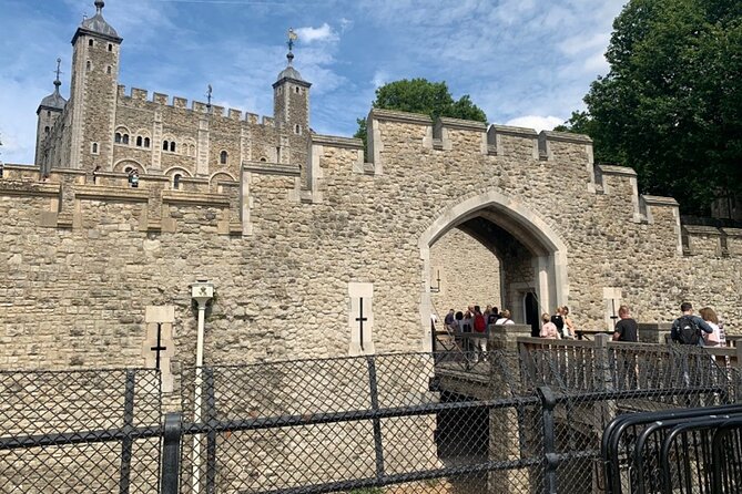 Tower of London: Opening Ceremony & Early Crown Jewels Access - Starting the Tour at the Iconic Tower of London
