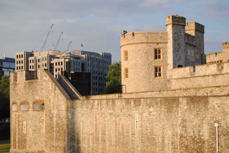 Tower of London Private Guided Tour - Exploring the White Tower and Fortress Walls