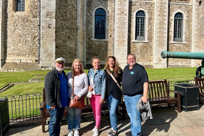 Tower of London Private Tour for Families and Friends - The Crown Jewels: Glimpse of Regal Splendor