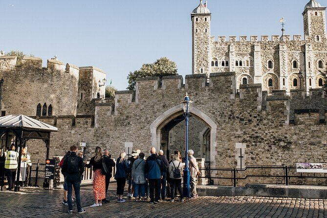 Tower of London Tour with Crown Jewels & Cruise - Walking the Ramparts and Viewing the Thames
