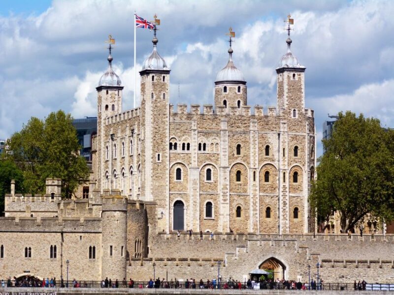 Tower of London Tour with Private Guide, Tickets, Pickup - The Iconic Tower Bridge and Nearby London Highlights