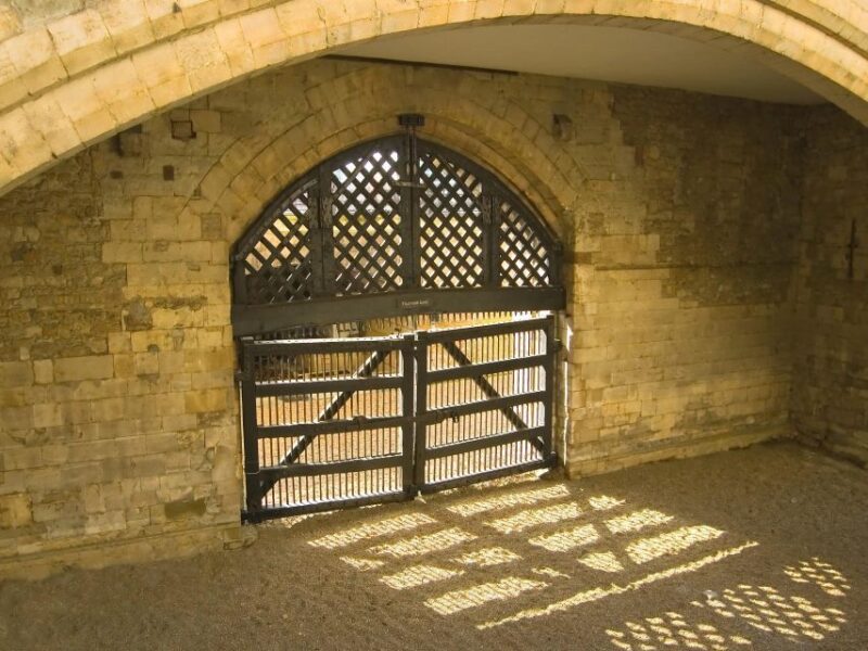 Tower of London Tour with Private Guide, Tickets, Pickup - Post-Tour Return and Flexibility in Visiting Other Attractions