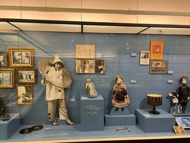Toy Museum: toys belonging to Anna Maria and Salvador Dalí and García Lorca - Marvel at the Puppets from Mexico and Notable Collectors