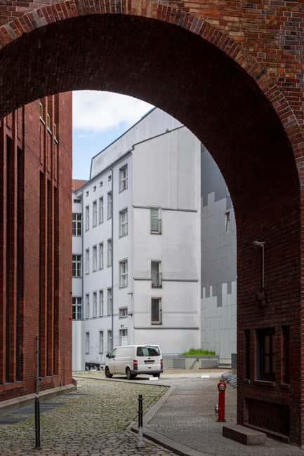 Traces Of Berlin: Guided Berlin Tour (English or German) - Visiting Potsdamer Platz and Its Urban Transformation