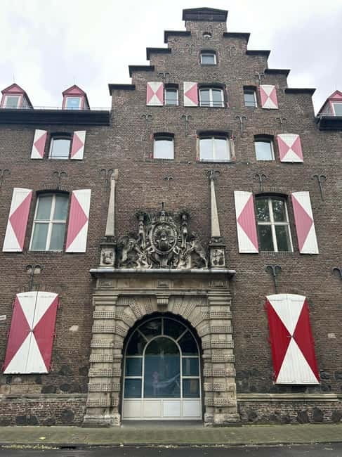 Traces of the Second World War and Nazism in Cologne - The Experience of the Guided Tour and Local Narratives