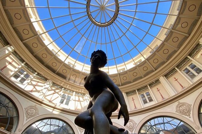 Track game in the Covered Passages of Paris - Starting Point at Passage Verdeau: Entrance to the Adventure