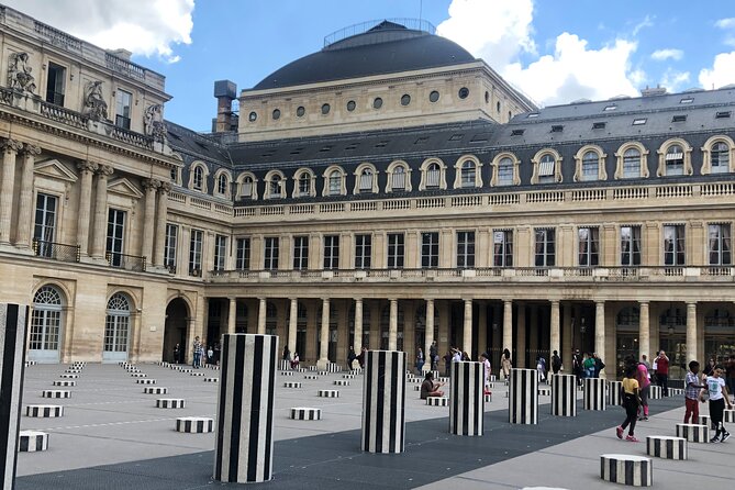 Track game in the Covered Passages of Paris - Quiet Discretion at Galerie Colbert