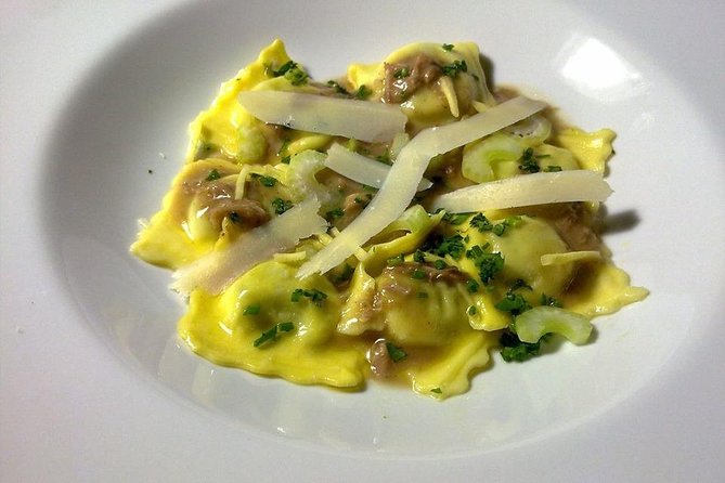 Traditional Albanian and Mediterranean Dinner - Meeting Point and Tour Timing