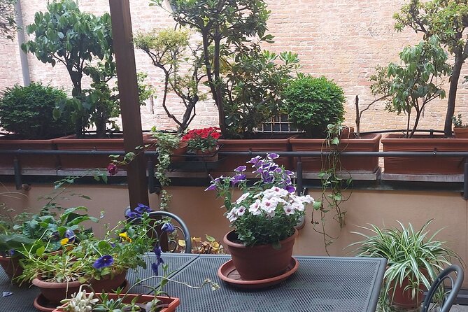 Traditional Bolognese Cooking Class in Bologna with Giovanna S - Key Points