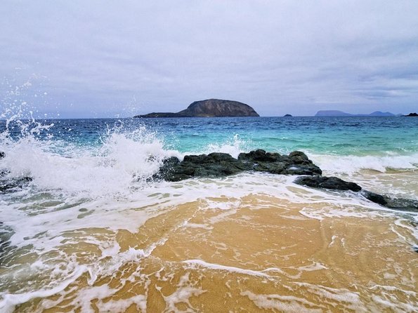 Traditional Canarian street market and marine reserve of La Graciosa - Key Points