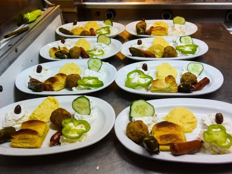 Traditional Greek Show in Plaka with Dinner - Accessibility and Dietary Considerations