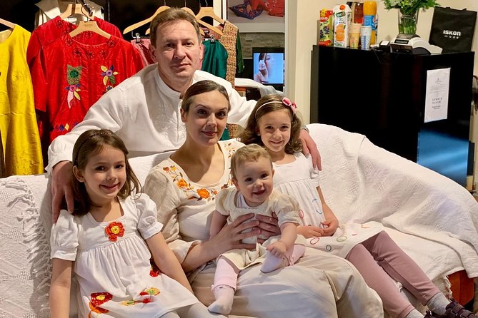 Traditional handmade techniques for modern clothing - The Warmth of the Family Atmosphere