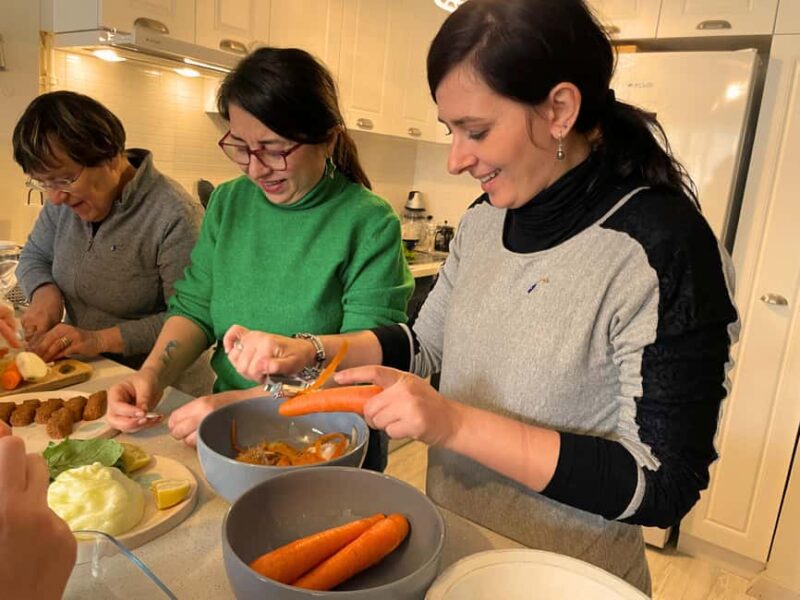 Traditional Home Cooking with a Local in stanbul Center - Sharing a Meal: Authentic Home-Cooked Turkish Fare