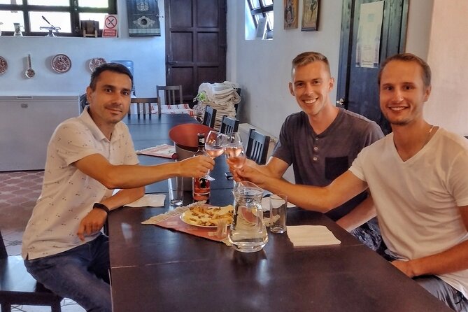 Traditional lunch and Old Town Private Tour with a local guide - Key Points