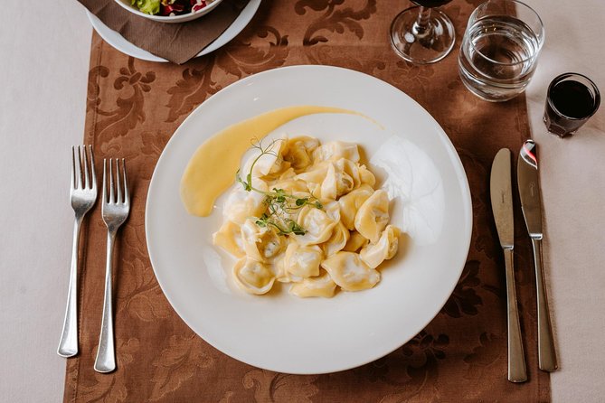 Traditional Slovenian Dinner and Show - Sampling Slovenian Food and Wine