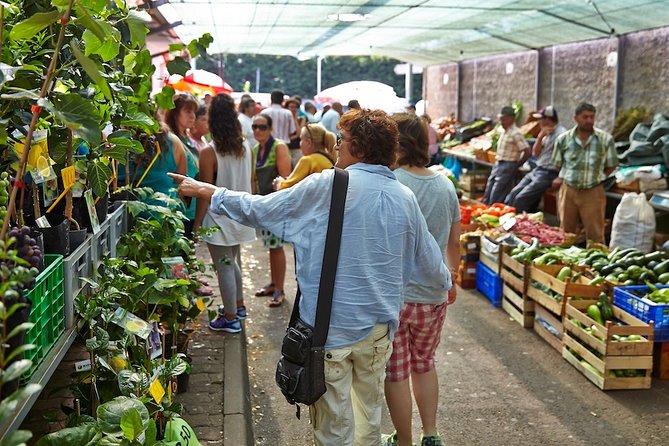 Traditional Sunday Market - Half Day Tour - 4x4 - The Role of the Guide and Language Support