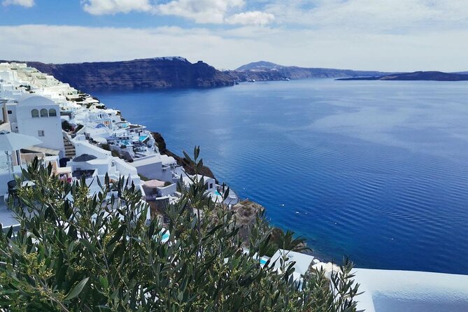 Traditional Villages & Ancient Akrotiri Private Tour - Exploring Emporio’s Venetian Castle