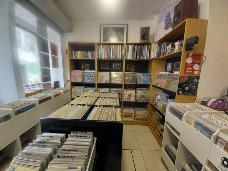 Traditions and Shopping in Coimbra Old Town Tour - Sampling Local Flavors and Taking Photos