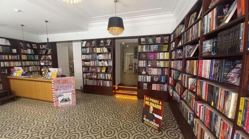 Traditions and Shopping in Coimbra Old Town Tour - Logistics: Meeting Point, Group Size, and Booking