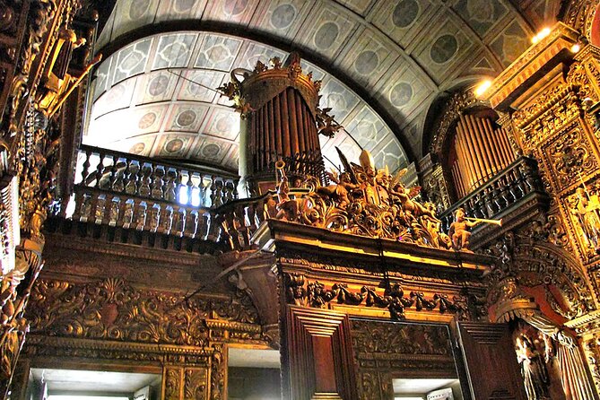 Train Journey from Barcelona Shared Tour in Montserrat - Discovering the Montserrat Monastery and Black Madonna